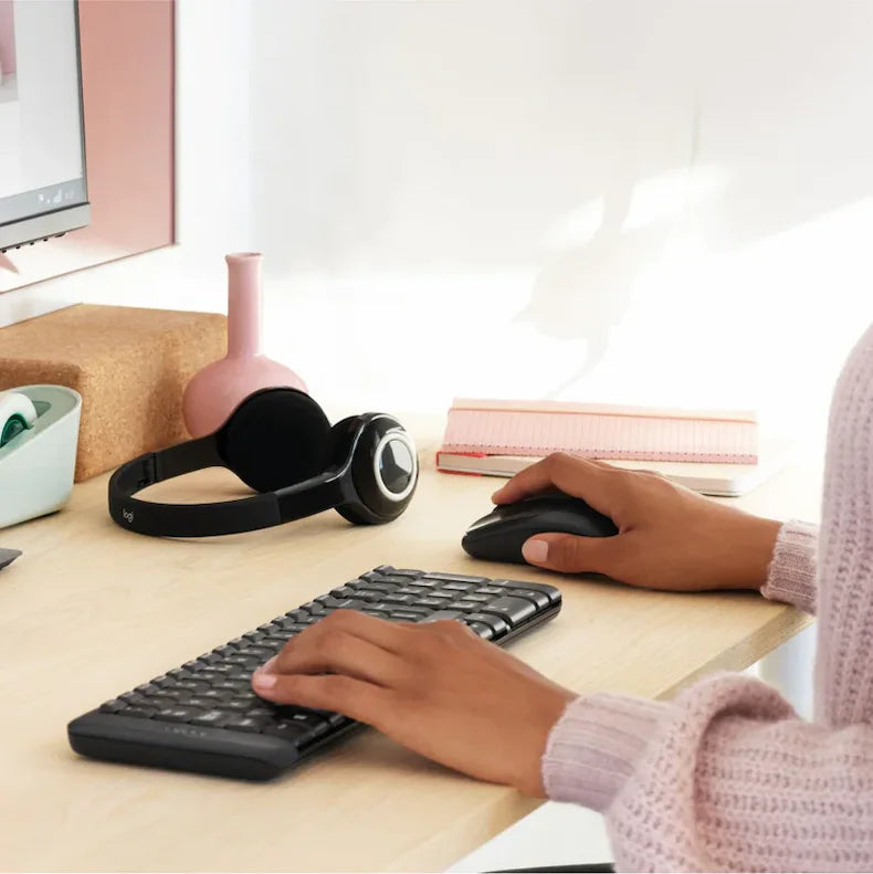Logitech MK220 Wireless Keyboard and Mouse Comb